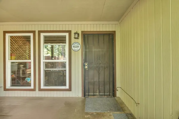 a view of an entryway of the house