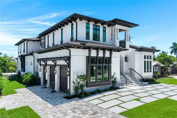 $8,900,000 | 1690 Chesapeake Avenue, Naples, FL 34102