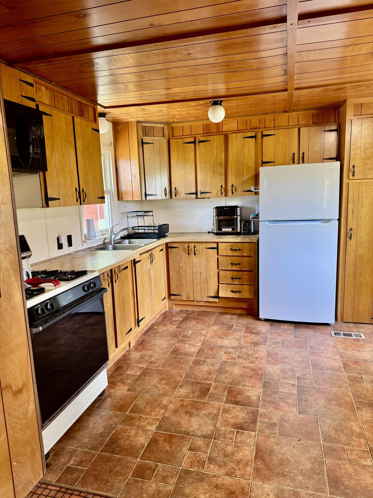 5471 East Free Soil Road Free Soil, MI 49411 - Photo 10 of 46 Kitchen