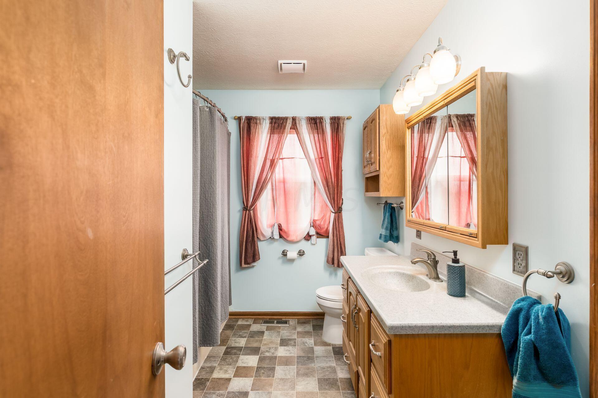 1710 Buttermilk Hill Road Delaware, OH 43015 - Photo 21 of 59 Primary Bathroom