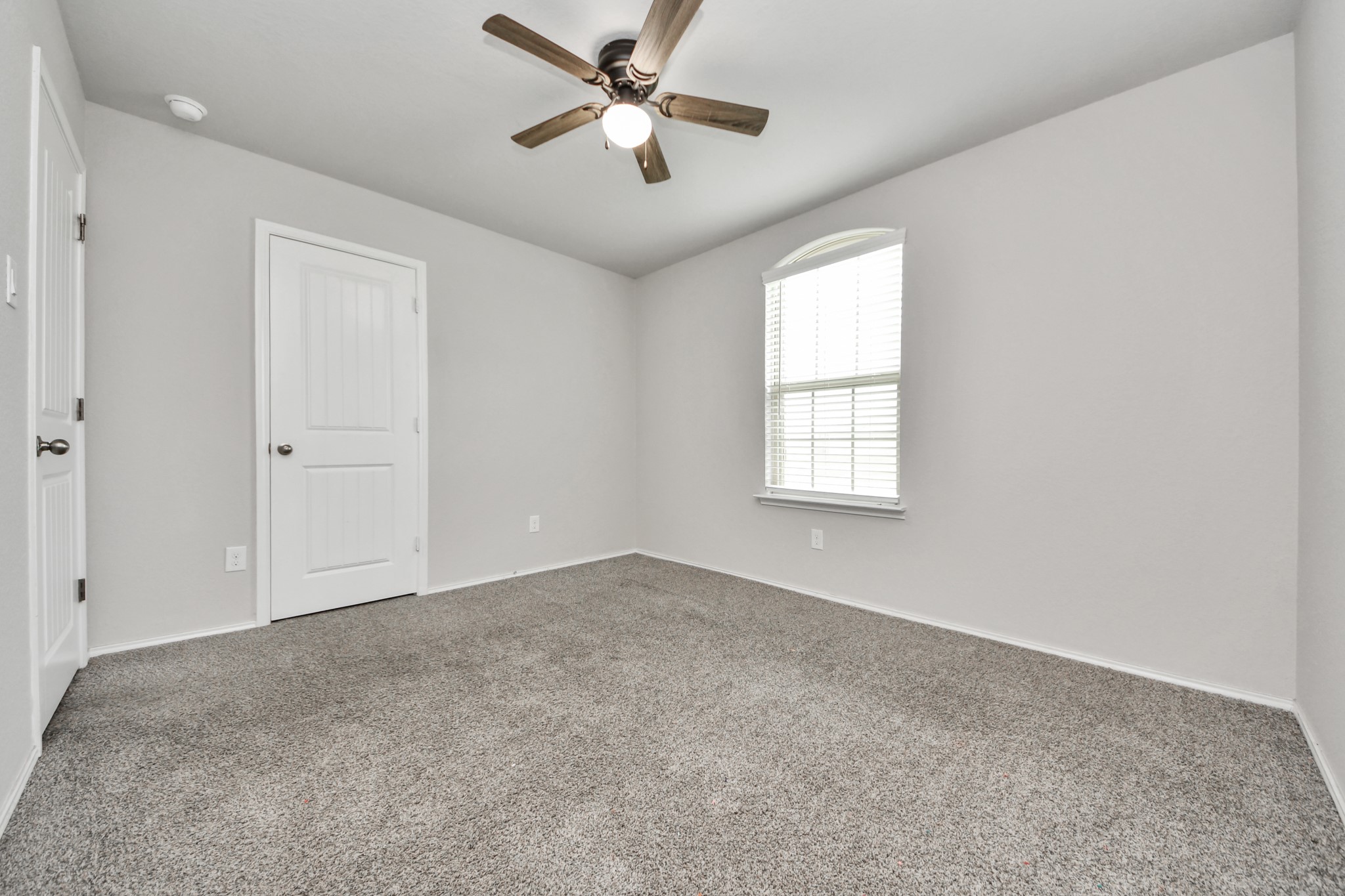8302 Rose Petals Lane Rosharon, TX 77583 - Photo 23 of 42 Bedroom with ceiling fan