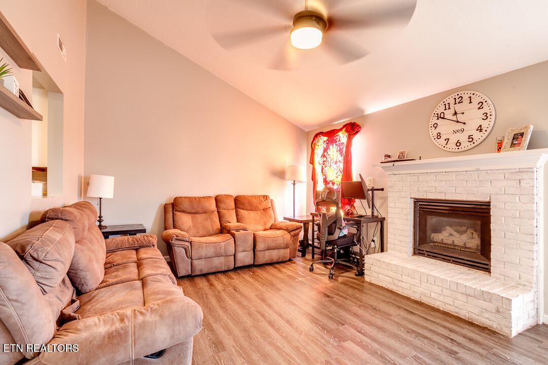 8074 Intervale Way Powell, TN 37849 - Photo 11 of 26 010241130-1-8074IntervaleWayPowellTn-SCR