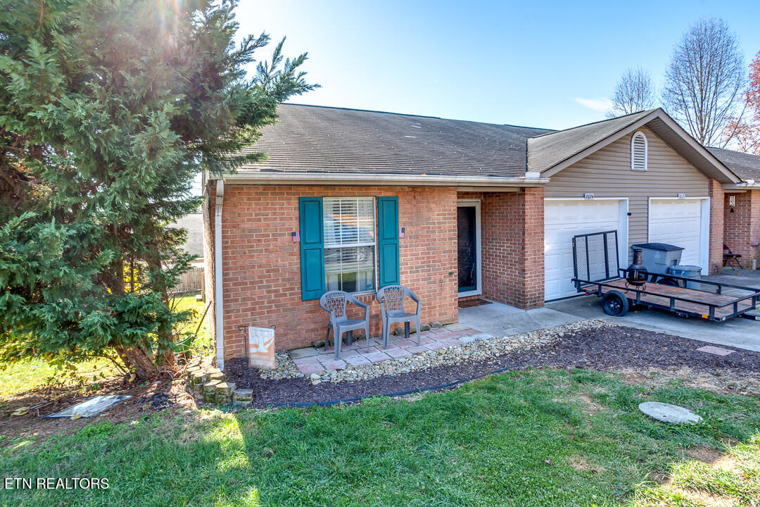 8074 Intervale Way Powell, TN 37849 - Photo 2 of 26 003241130-1-8074IntervaleWayPowellTn-SCR