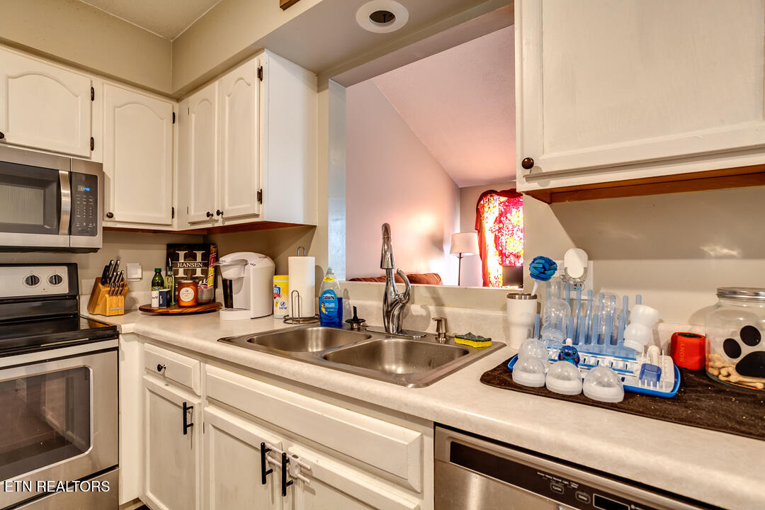 8074 Intervale Way Powell, TN 37849 - Photo 4 of 26 006241130-1-8074IntervaleWayPowellTn-SCR