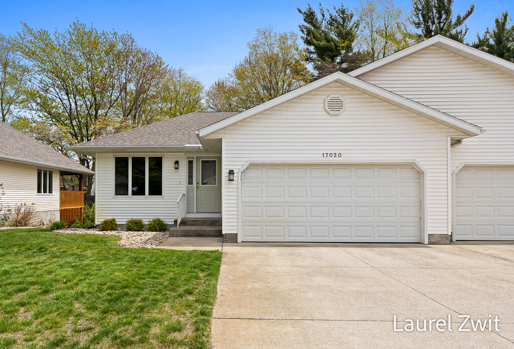 17020 Grandview Drive Spring Lake, MI 49456 - Photo 2 of 42 17020GrandviewDr-2LoRes