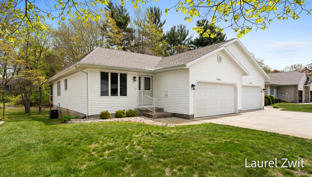 17020 Grandview Drive Spring Lake, MI 49456 - Photo 3 of 42 17020GrandviewDr-3LoRes