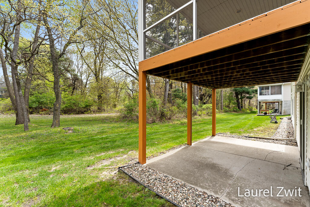 17020 Grandview Drive Spring Lake, MI 49456 - Photo 4 of 42 17020GrandviewDr-4LoRes