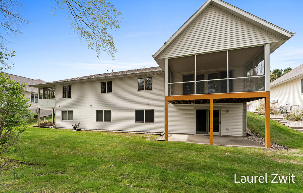 17020 Grandview Drive Spring Lake, MI 49456 - Photo 6 of 42 17020GrandviewDr-6LoRes