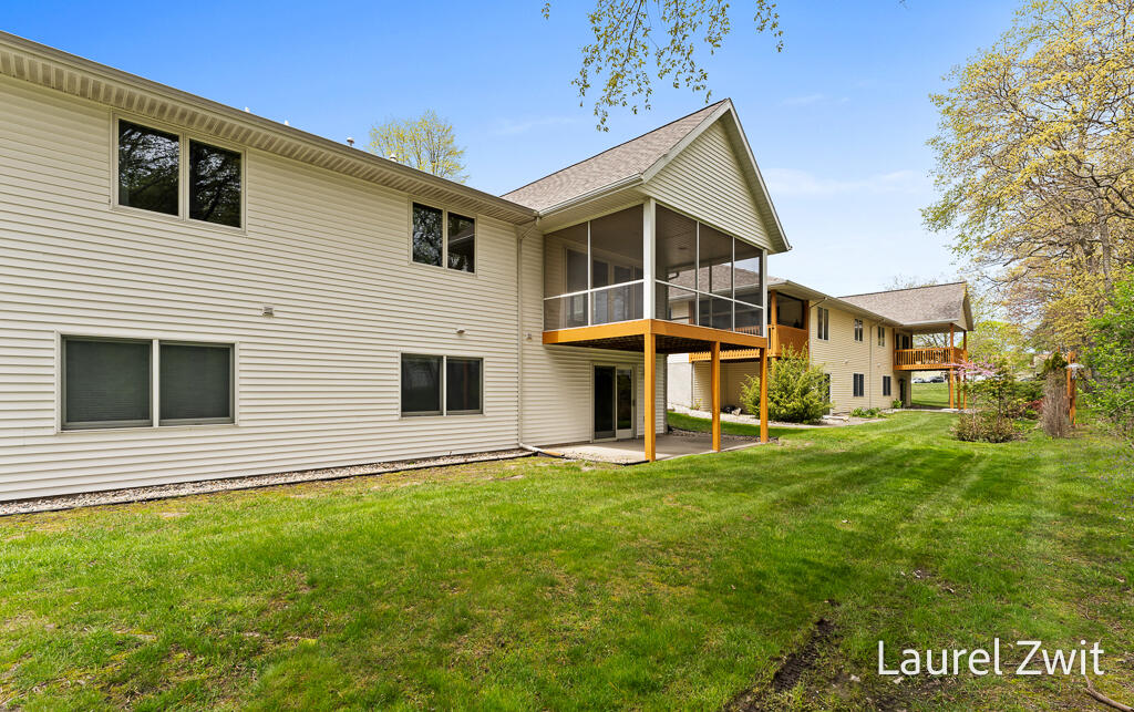 17020 Grandview Drive Spring Lake, MI 49456 - Photo 7 of 42 17020GrandviewDr-7LoRes