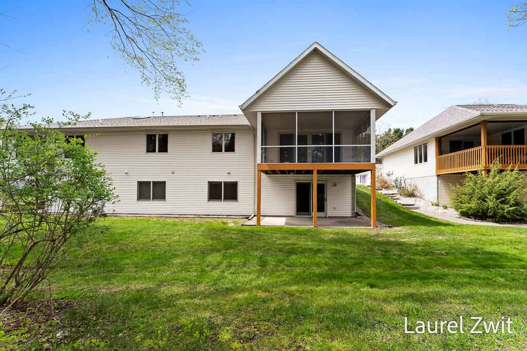 17020 Grandview Drive Spring Lake, MI 49456 - Photo 9 of 42 17020GrandviewDr-9LoRes
