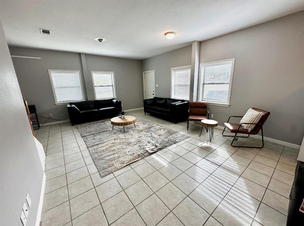 5205 Hudson Bend Road Austin, TX 78734 - Photo 8 of 21 a living room with furniture