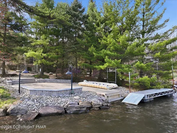$2,999,000 | 109 South Lake Drive, Headland, PA 36345