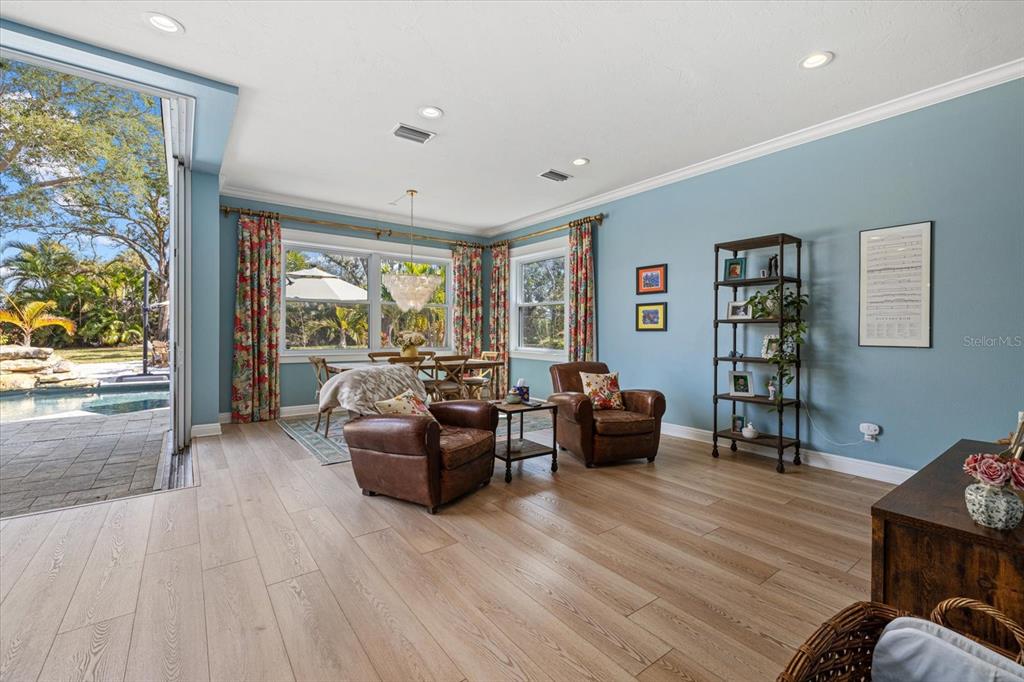 2519 Sesame Street Sarasota, FL 34231 - Photo 14 of 63