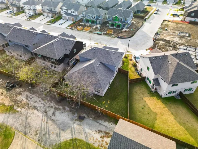 a view of a back yard of the house