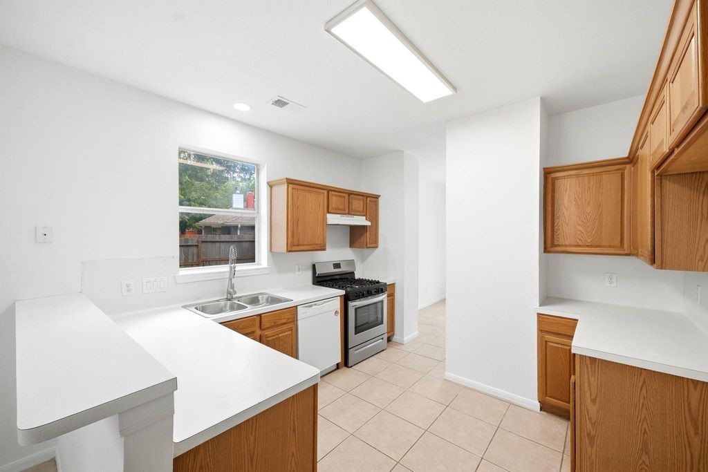 22907 Squirrel Tree Street Spring, TX 77389 - Photo 13 of 49 Gallery Image 13
