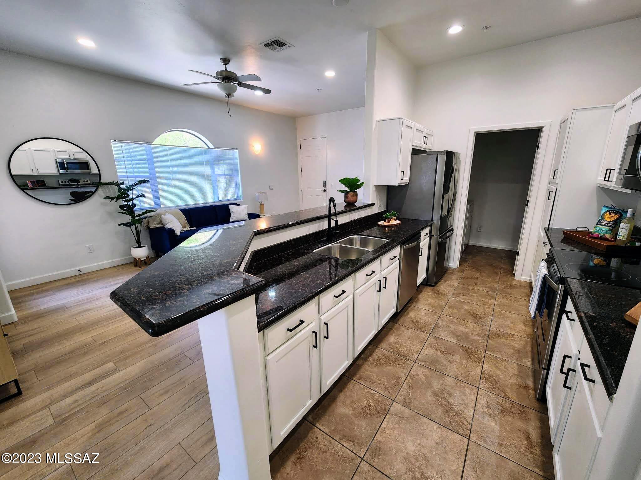 2026 East River Road, Unit 202 Tucson, AZ 85718 - Photo 4 of 13