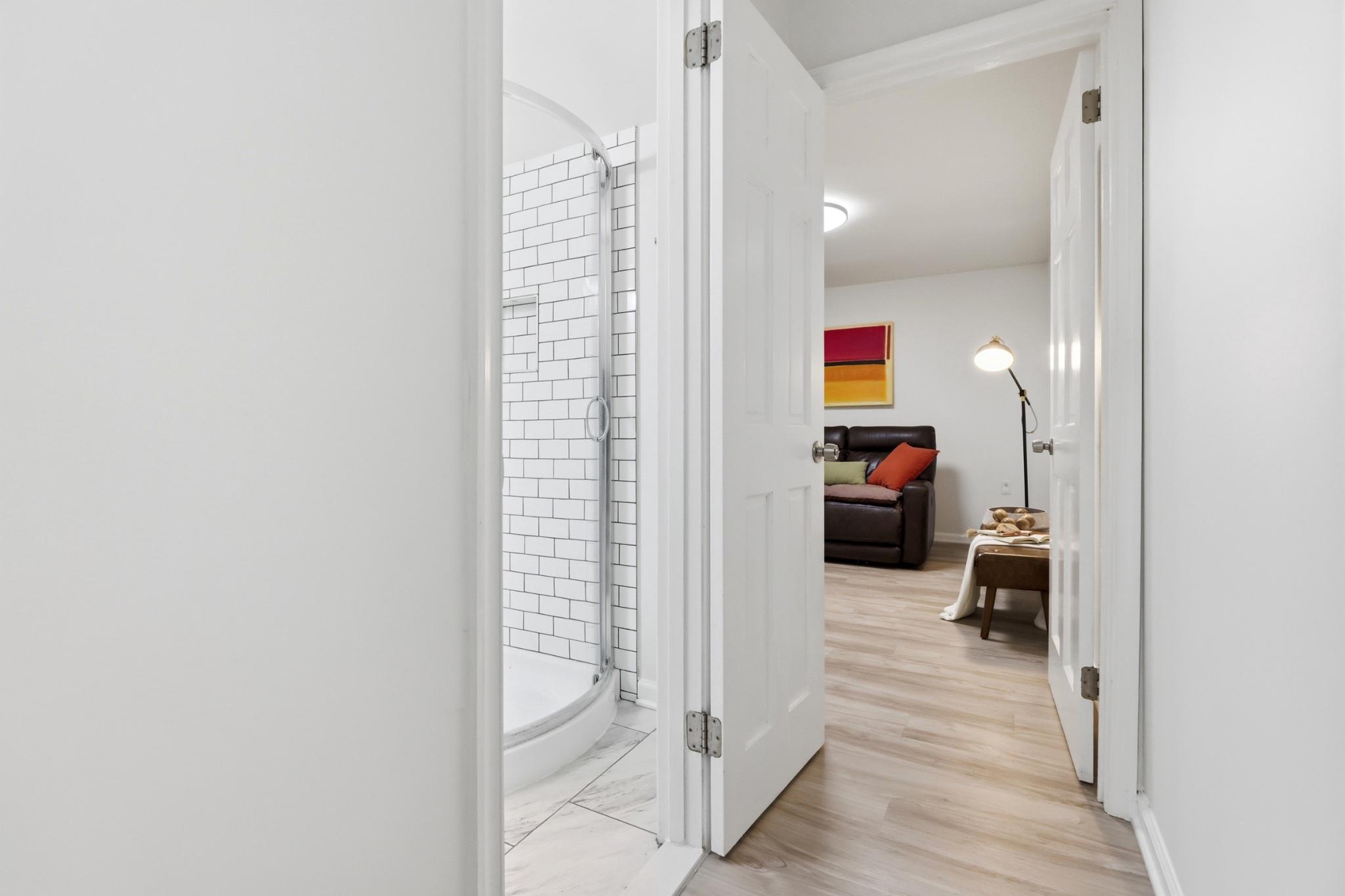 2260 Covent Gardens Court Reston, VA 20191 - Photo 33 of 42 Lower level hallway