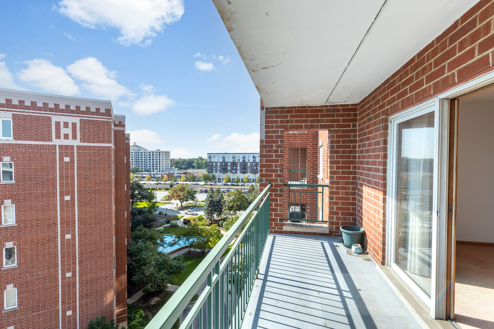 675 Pearson Street, Unit 710 Des Plaines, IL 60016 - Photo 2 of 19