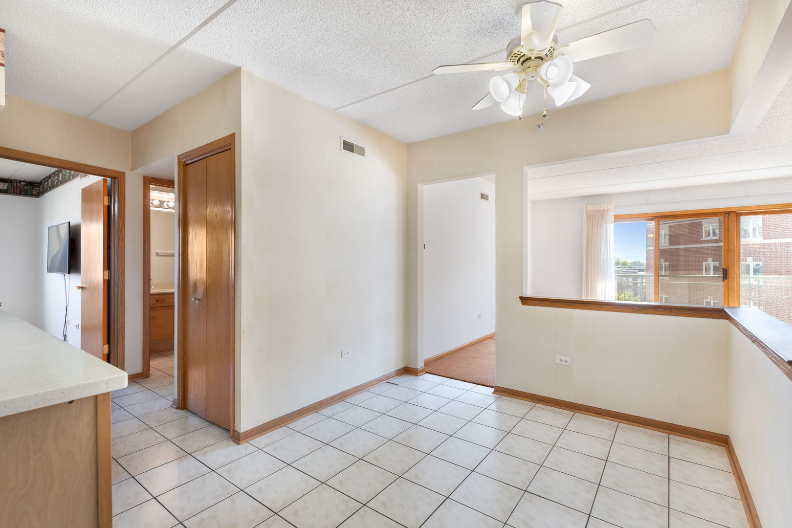 675 Pearson Street, Unit 710 Des Plaines, IL 60016 - Photo 10 of 19