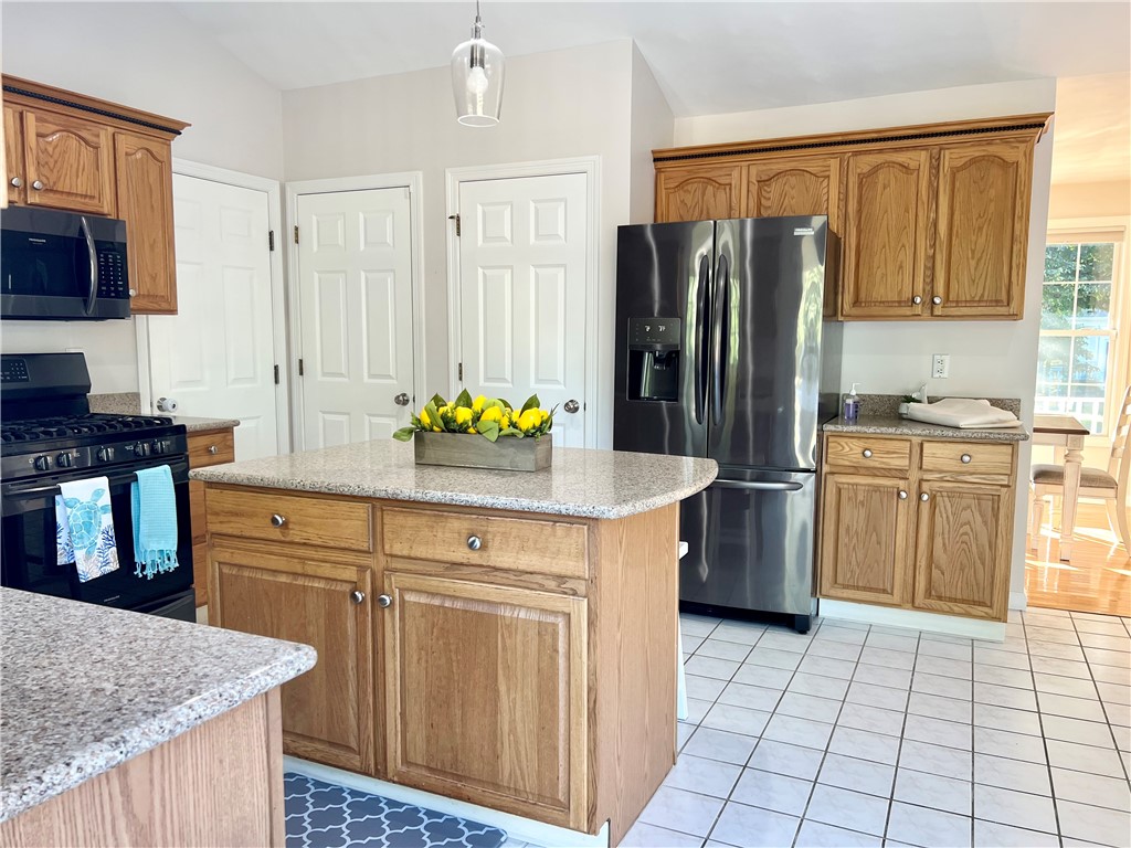 65 Carriage Trail Middletown, RI 02842 - Photo 21 of 38