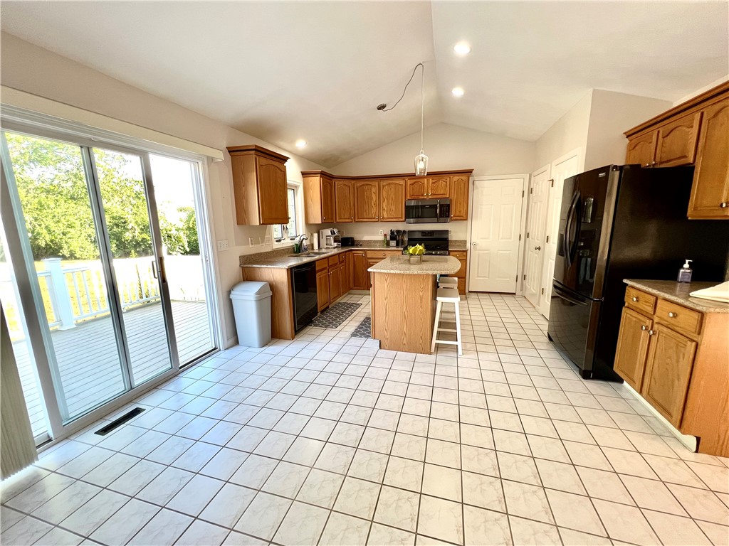 65 Carriage Trail Middletown, RI 02842 - Photo 23 of 38