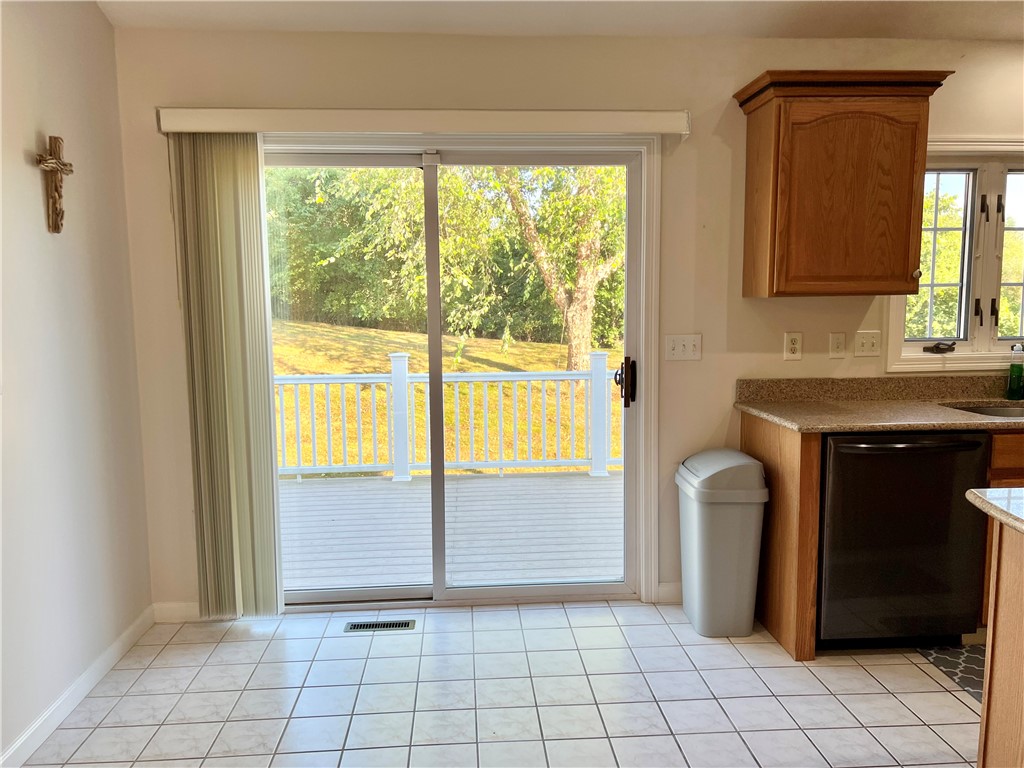 65 Carriage Trail Middletown, RI 02842 - Photo 26 of 38