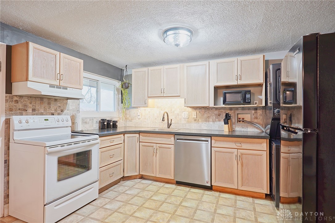 4624 Sunray Road Kettering, OH 45429 - Photo 14 of 37