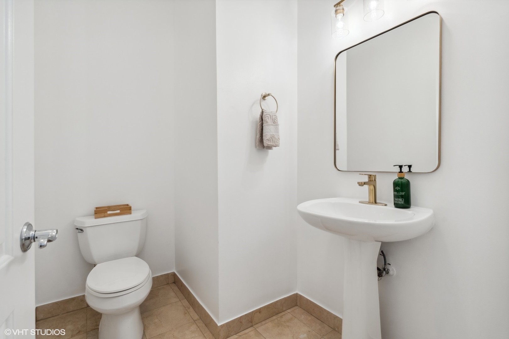2033 West Rice Street, Unit 1 Chicago, IL 60622 - Photo 8 of 23 Gallery Image 8