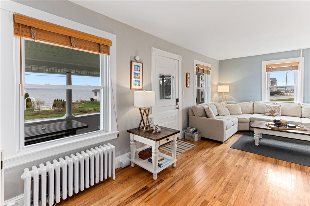 29 Burnett Road Warwick, RI 02889 - Photo 7 of 49