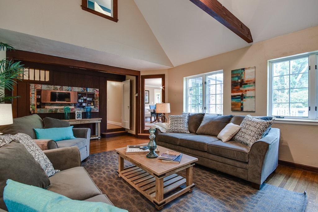 855 Chestnut Street Newton, MA 02468 - Photo 4 of 18 Gallery Image 4
