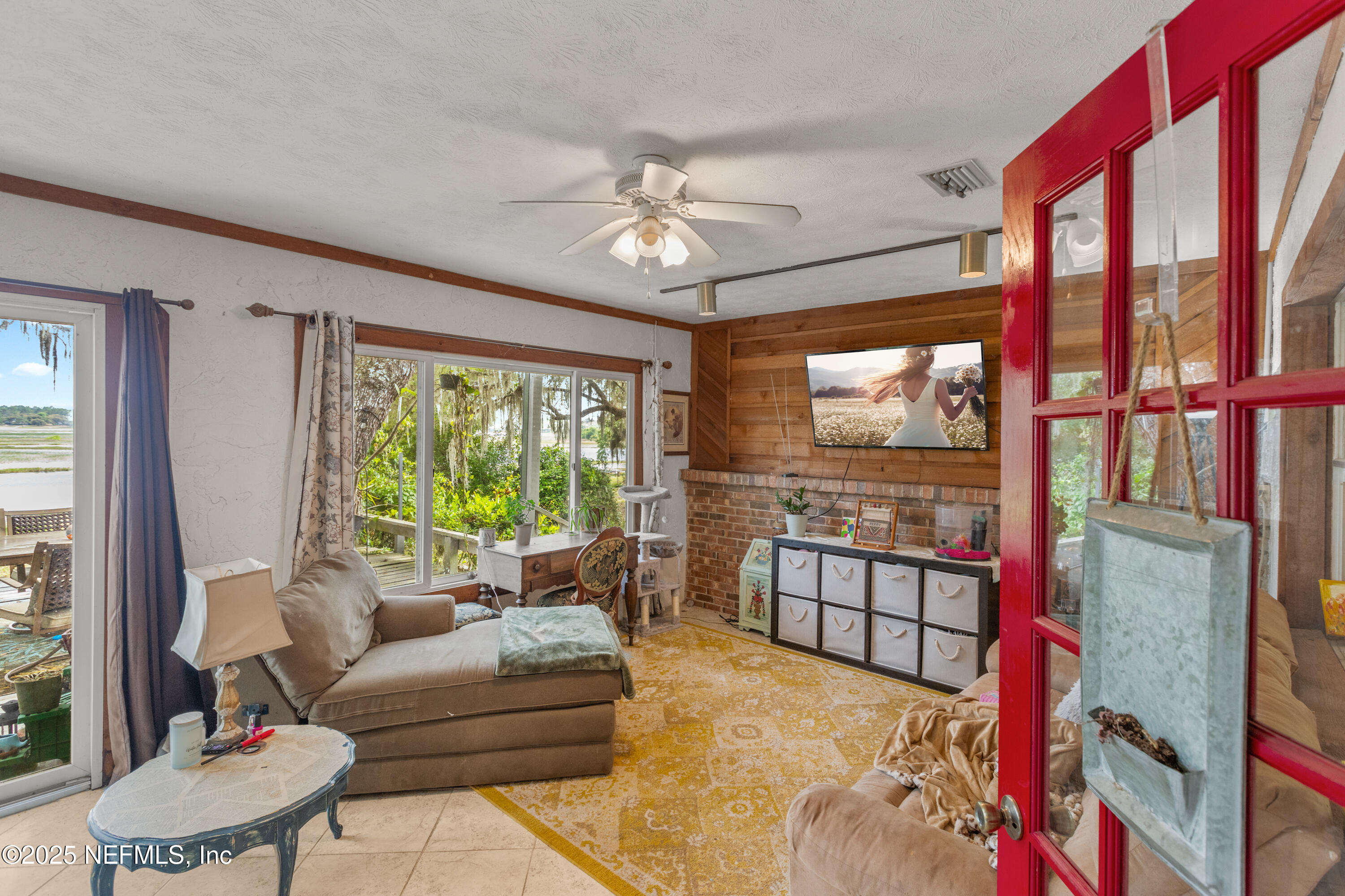 5915 White Sands Road Keystone Heights, FL 32656 - Photo 18 of 47 a living room with furniture and a large window