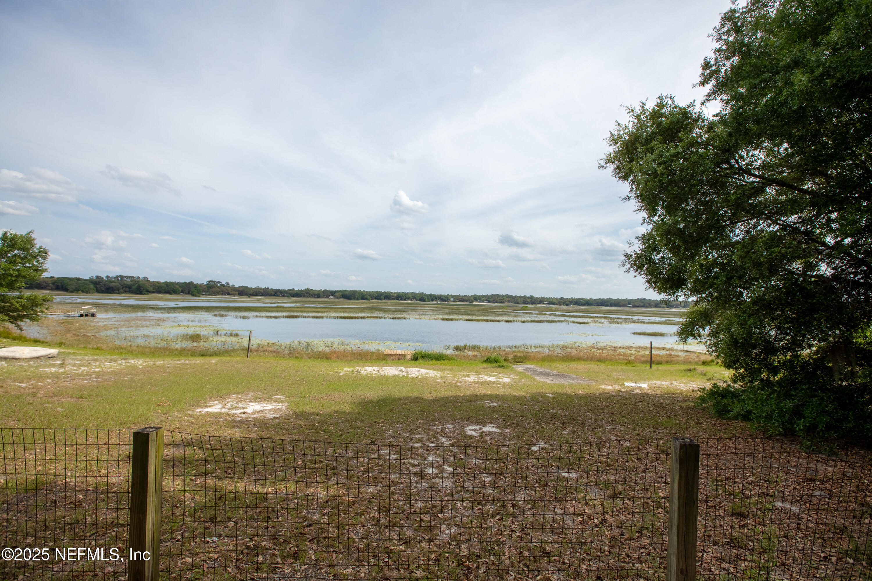 5915 White Sands Road Keystone Heights, FL 32656 - Photo 37 of 47 a view of an ocean and beach
