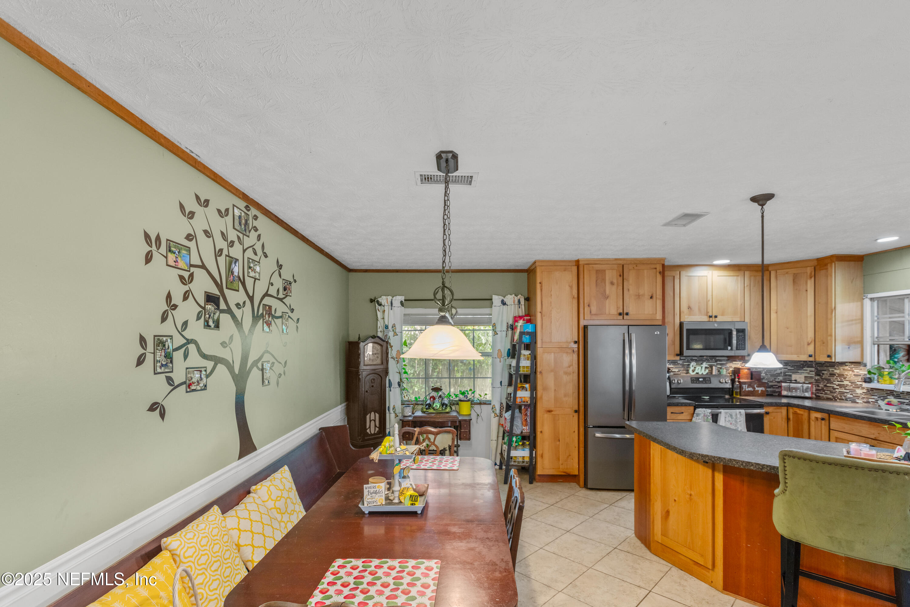 5915 White Sands Road Keystone Heights, FL 32656 - Photo 10 of 47 a kitchen with stainless steel appliances granite countertop a refrigerator a stove and a wooden floor