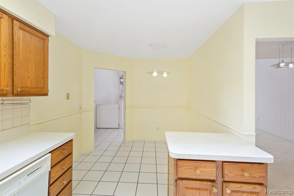 23033 Farmington Road Farmington, MI 48336 - Photo 11 of 35 Gallery Image 11