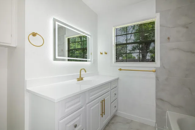 $229,800 | 2922 Knotty Oaks Trail, Houston, TX 77045