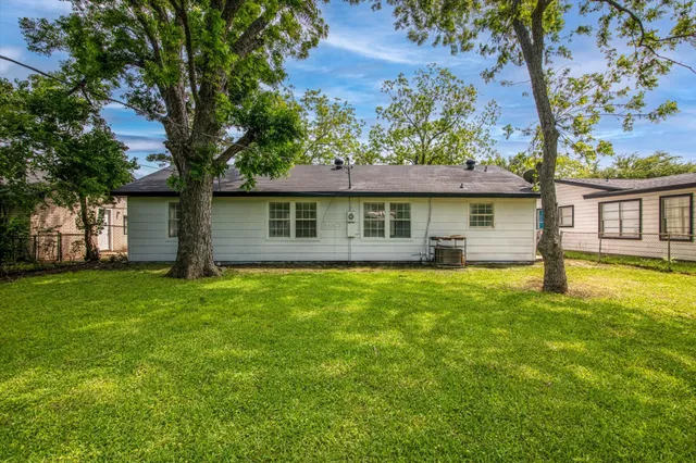 $229,800 | 2922 Knotty Oaks Trail, Houston, TX 77045