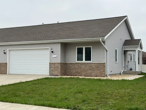 $299,900 | 922 West Bergera Road, Braidwood, IL 60408