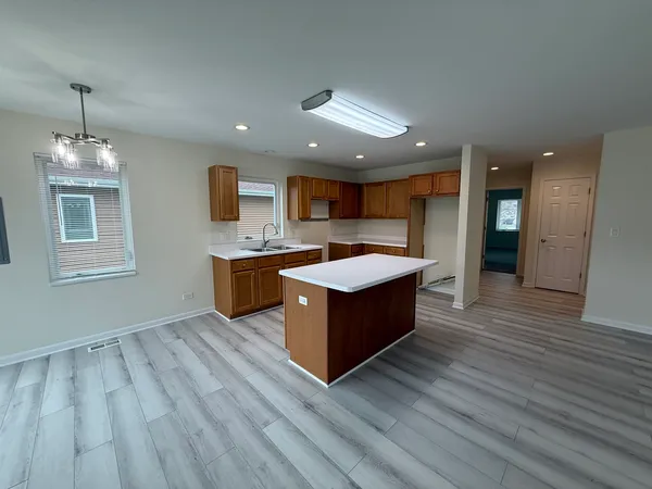 $299,900 | 922 West Bergera Road, Braidwood, IL 60408