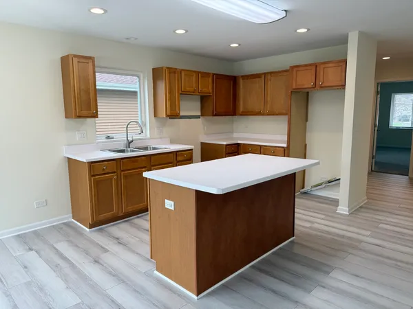 $299,900 | 922 West Bergera Road, Braidwood, IL 60408