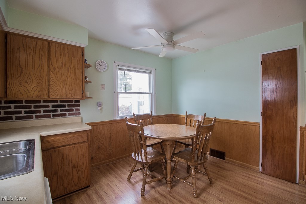 Eat-in Kitchen