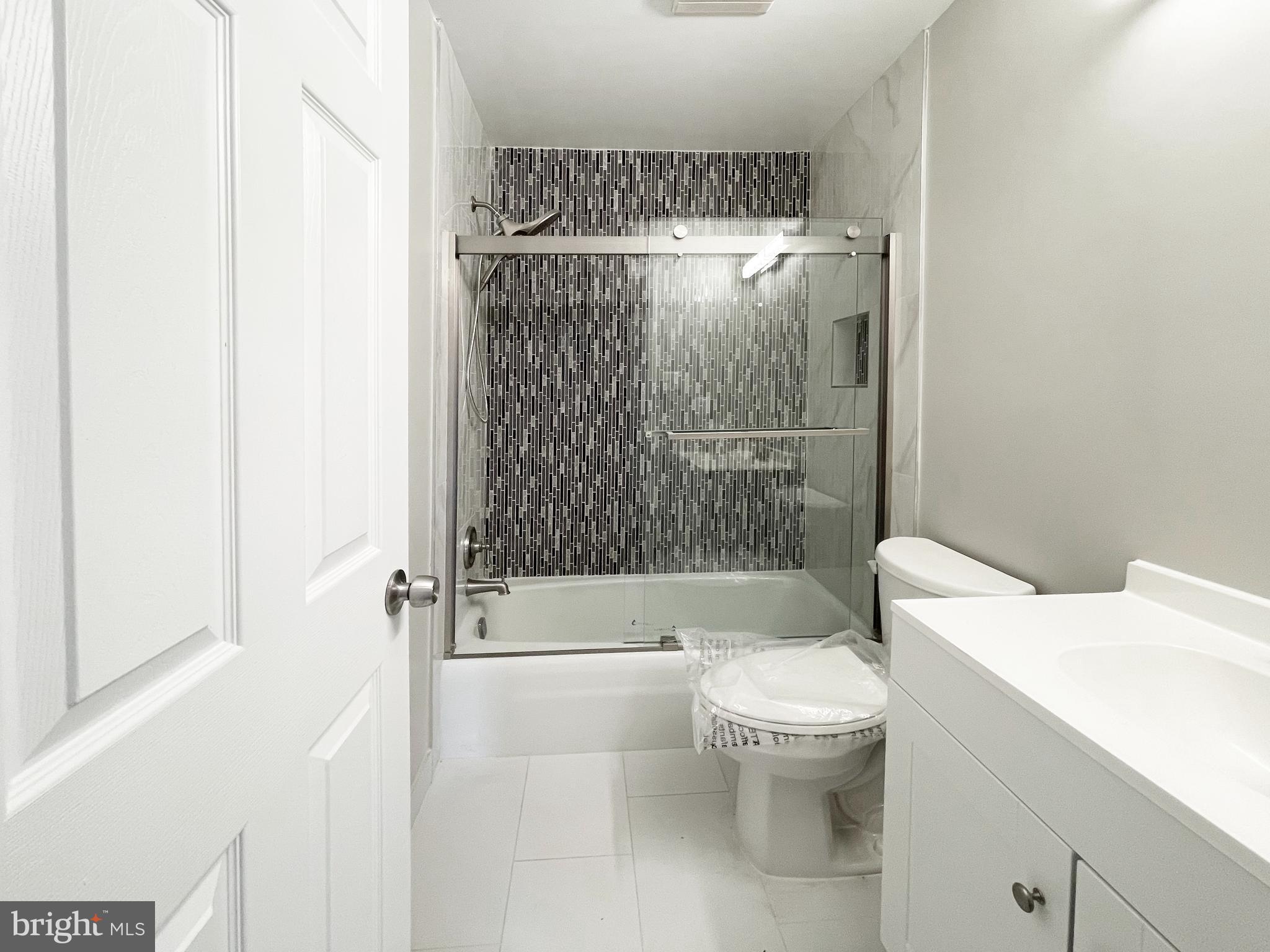 11968 Greywing Court Reston, VA 20191 - Photo 3 of 13 a bathroom with a toilet and a shower