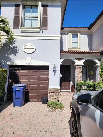 a view of outdoor space yard and patio