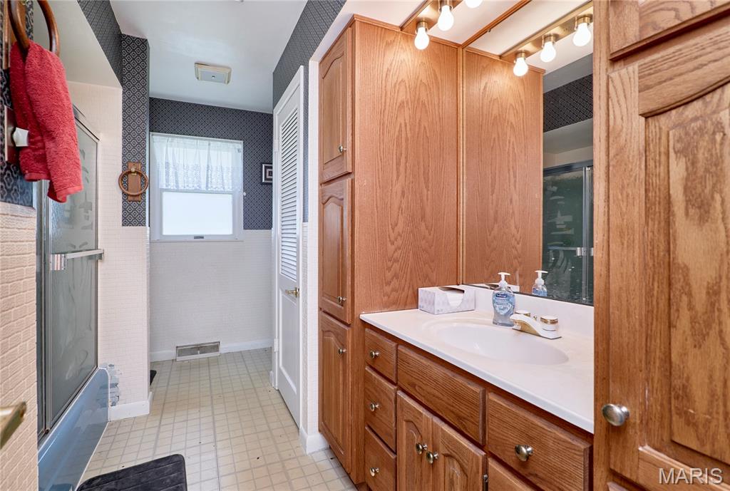 339 White Road Hawk Point, MO 63349 - Photo 16 of 37