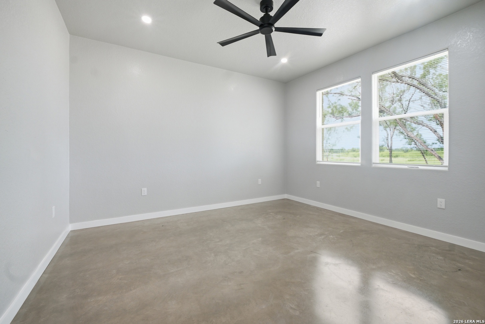157 Sylas Hayes Loop Pleasanton, TX 78064 - Photo 17 of 32