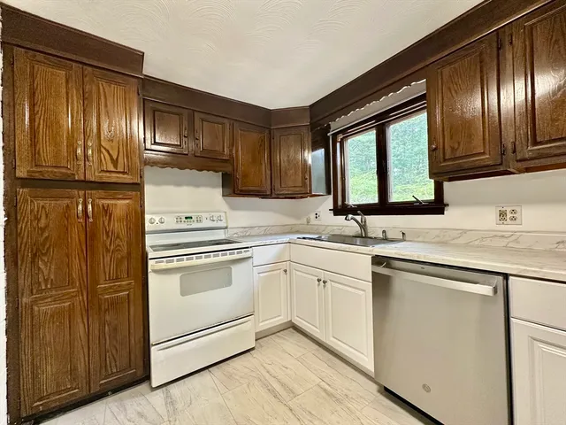 $3,000 | 19 Muriel Road, Chelmsford, MA 01824