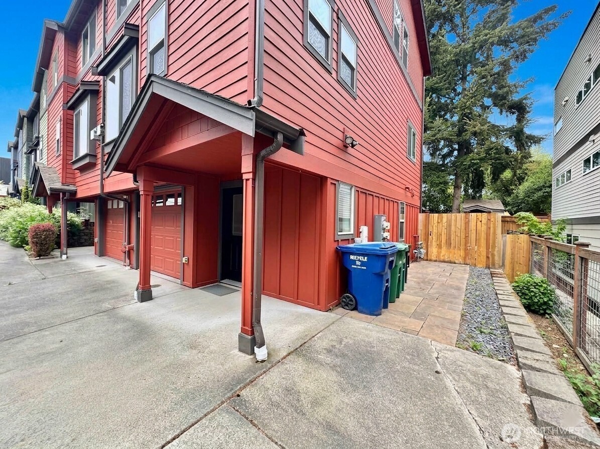 2138 North 113th Street, Unit B Seattle, WA 98133 - Photo 32 of 37