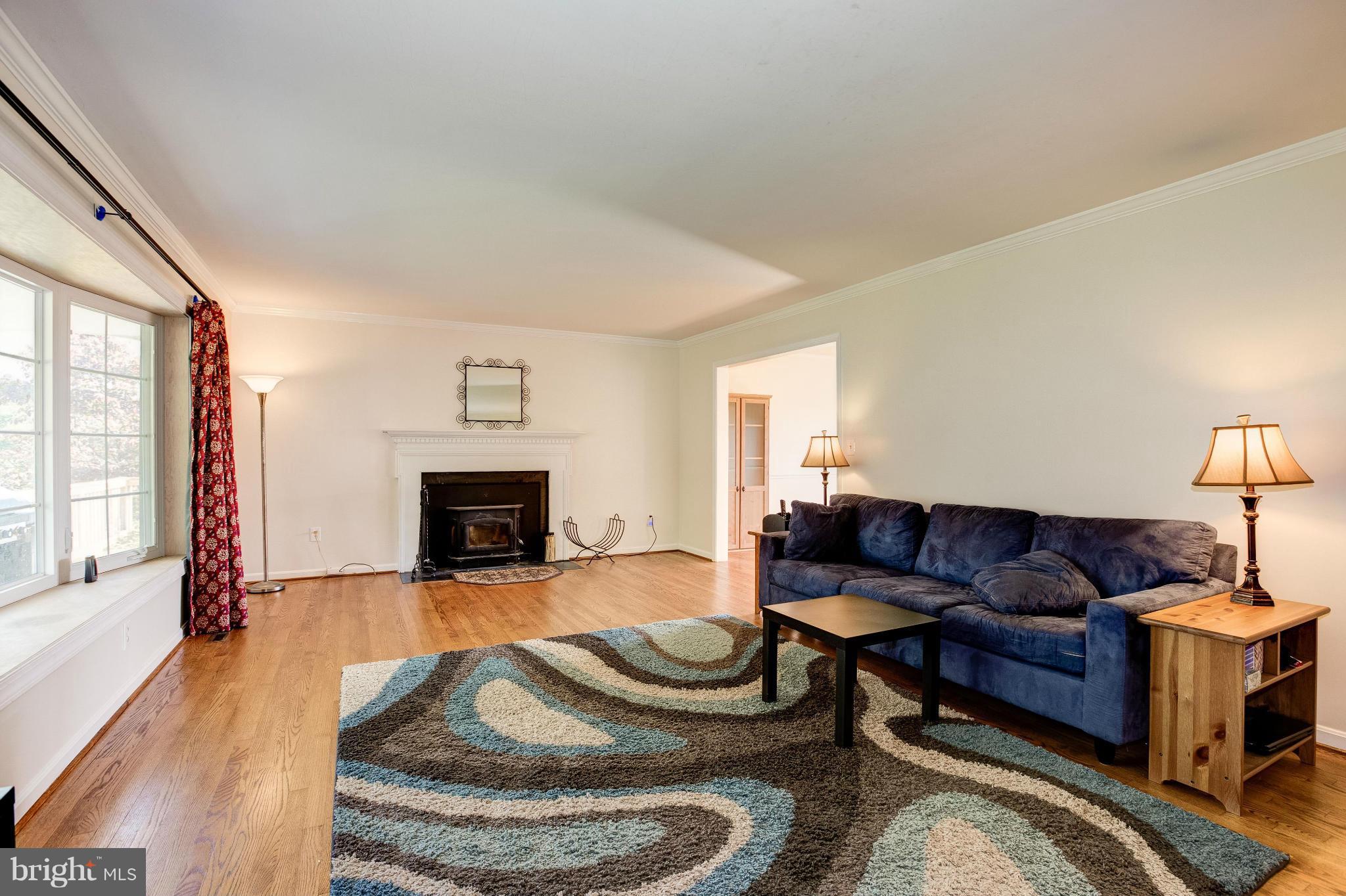 25835 Woodfield Road Damascus, MD 20872 - Photo 8 of 30 Living Room