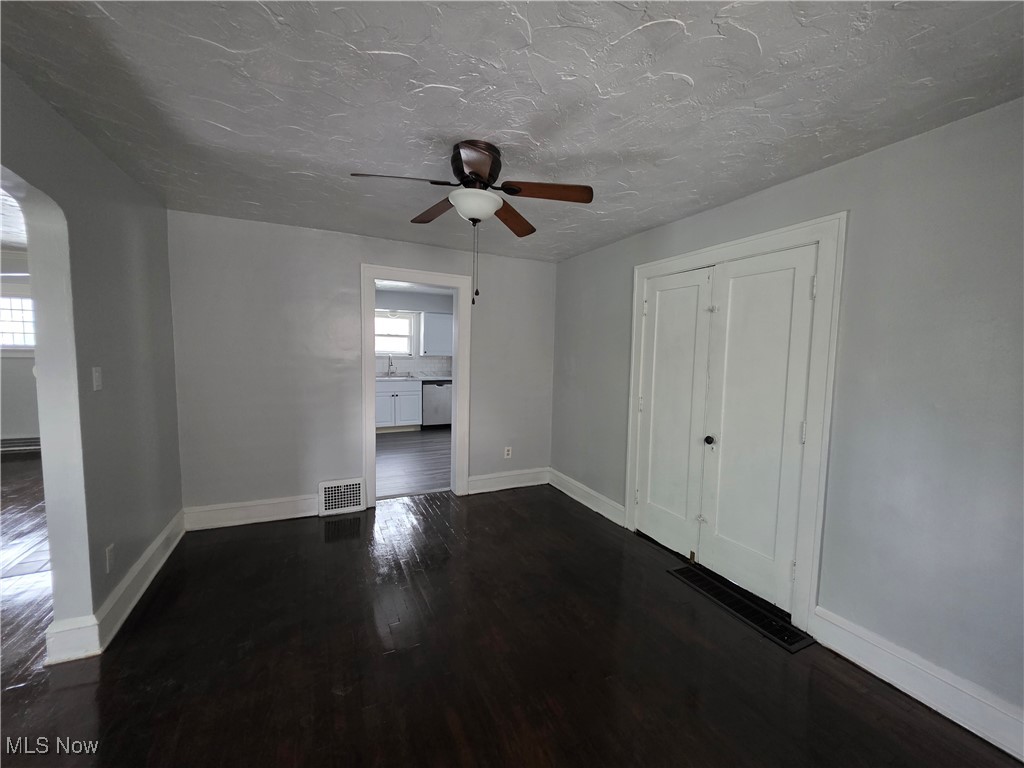 991 Helmsdale Road Cleveland, OH 44112 - Photo 8 of 39 Gallery Image 8