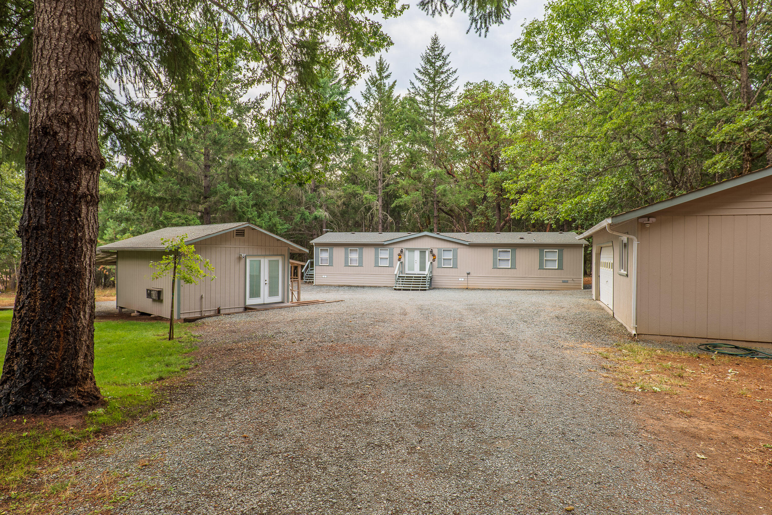 2175 Russell Road Grants Pass, OR 97526 - Photo 3 of 35 2175RusselRd-004