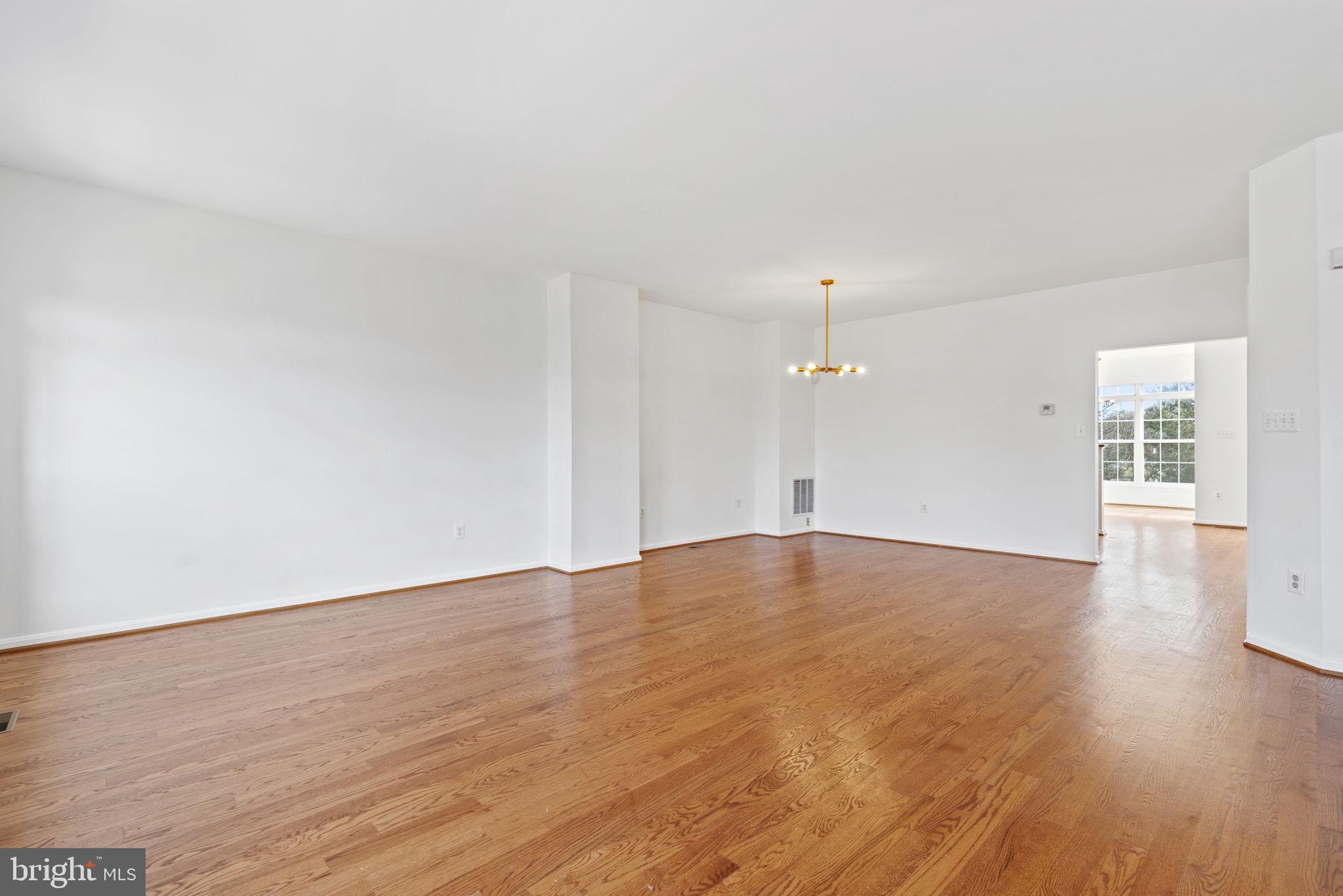 7319 Oldham Leeds Way Springfield, VA 22150 - Photo 4 of 25